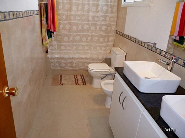 Gran casa en barrio privado