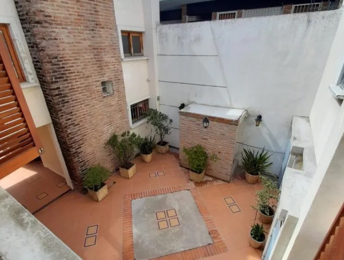 Casa duplex tipo apartamento