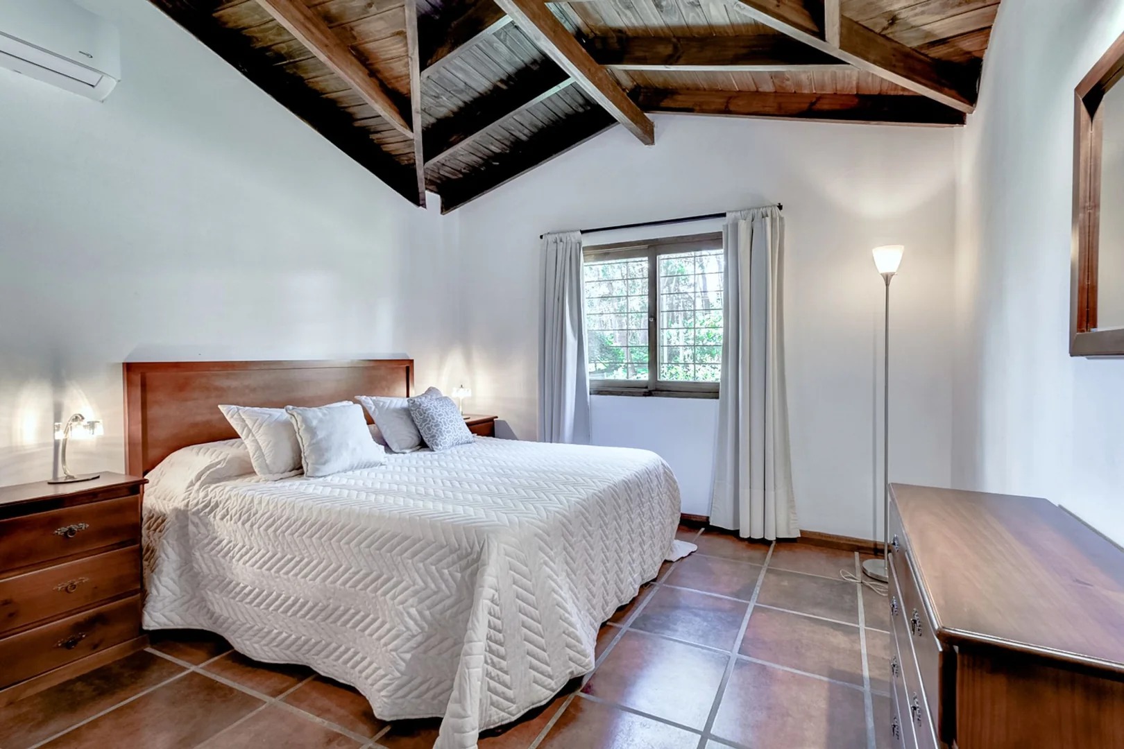 Casa de 4 dorm en Pque Burnett