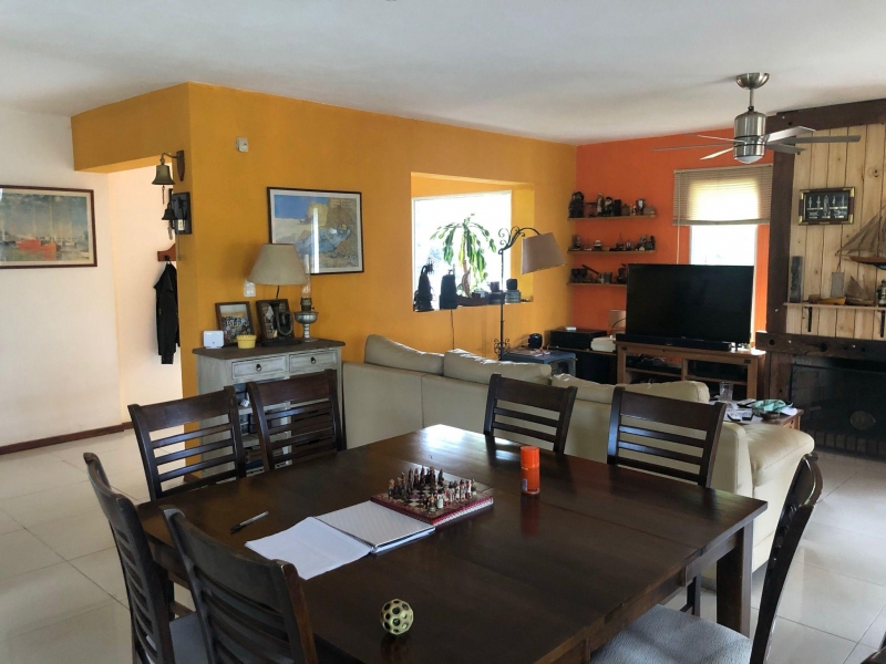 Gran casa en barrio privado