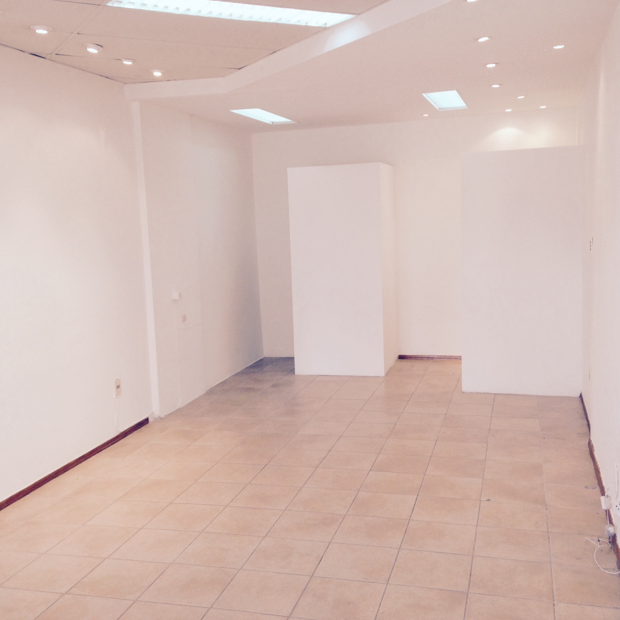 Local en Pocitos Nuevo 