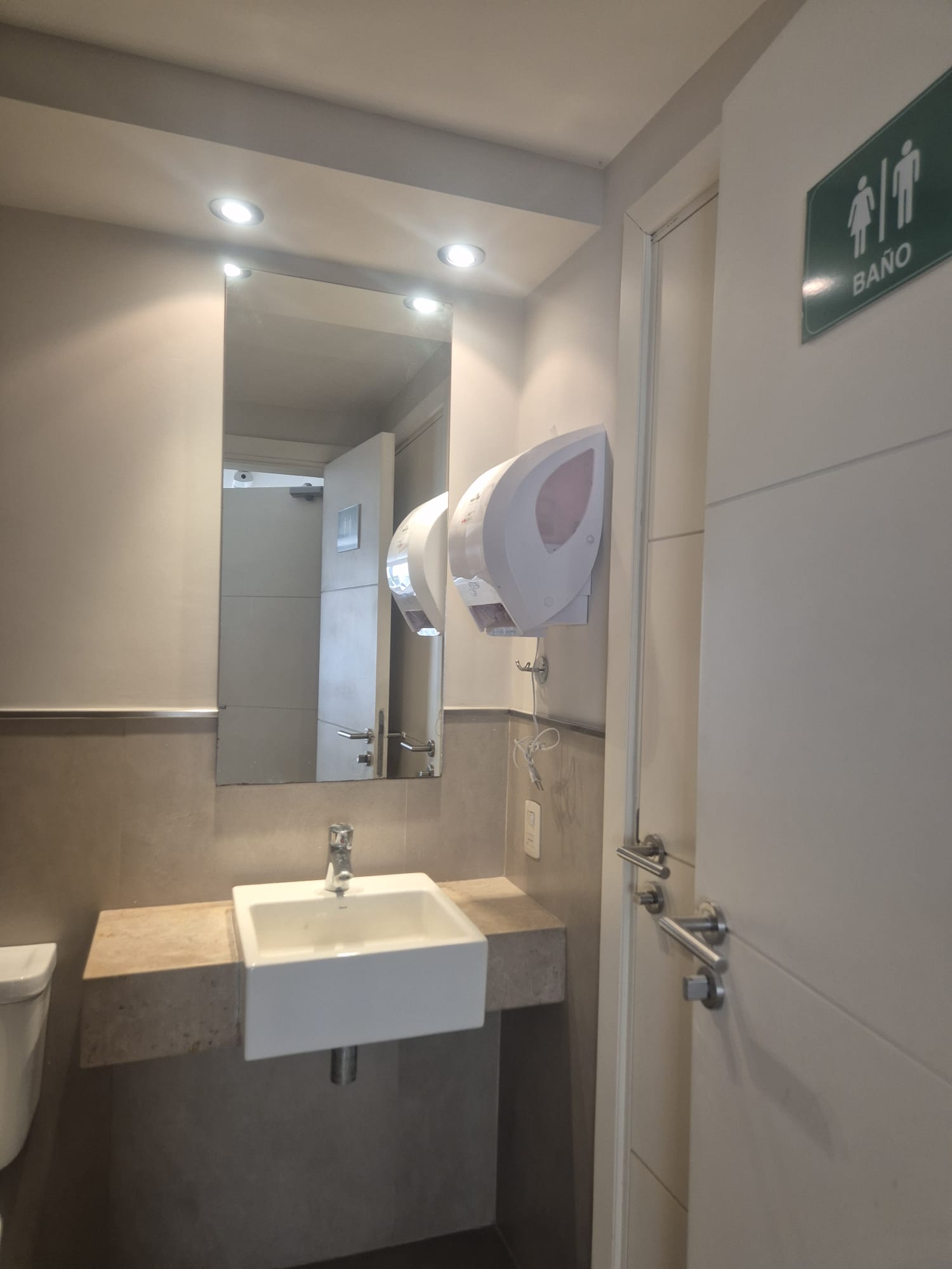 Oficina en excelente ubicacion